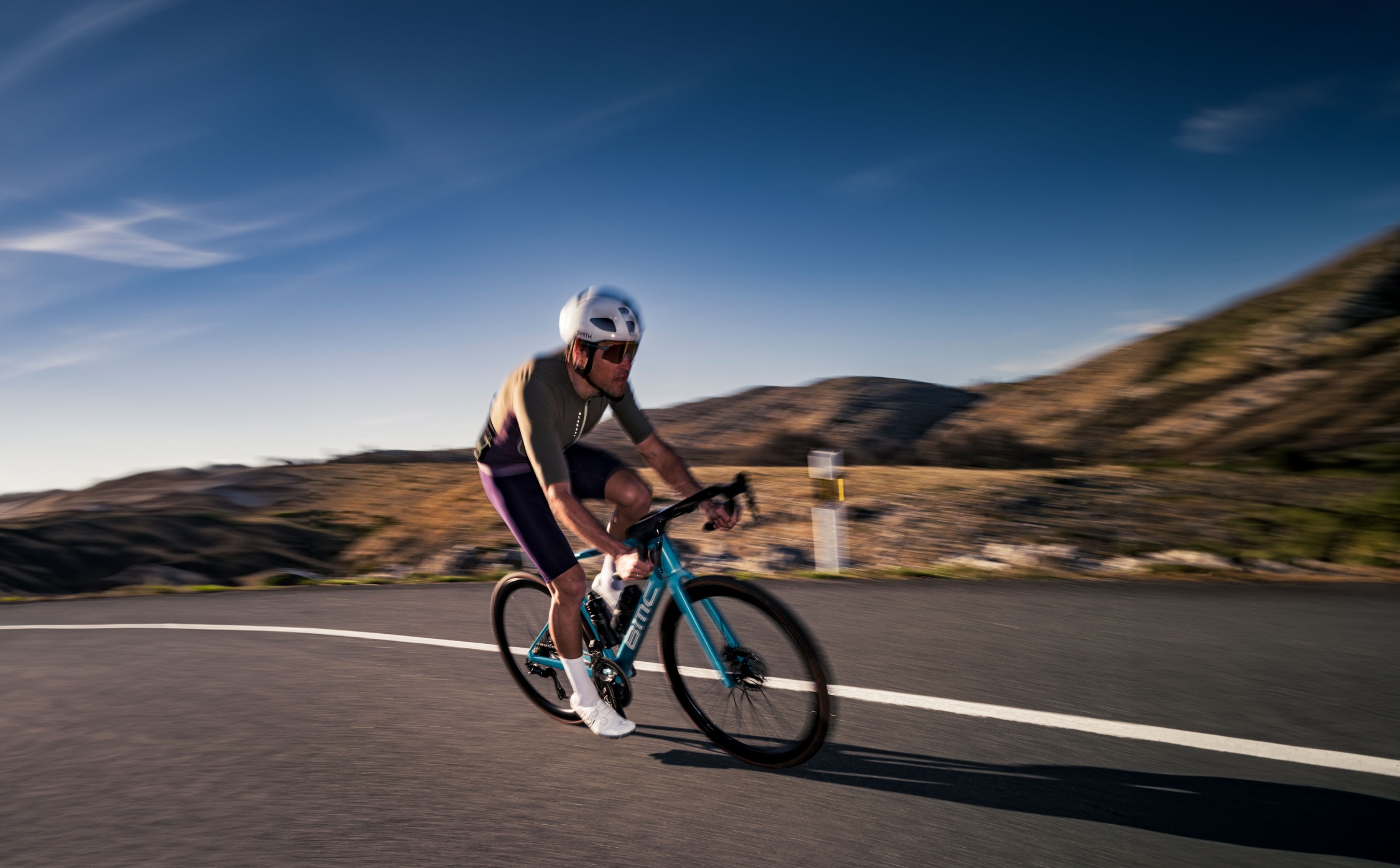 BMC Roadmachine 01 TWO Dura Ace Di2 2024 Actionshot