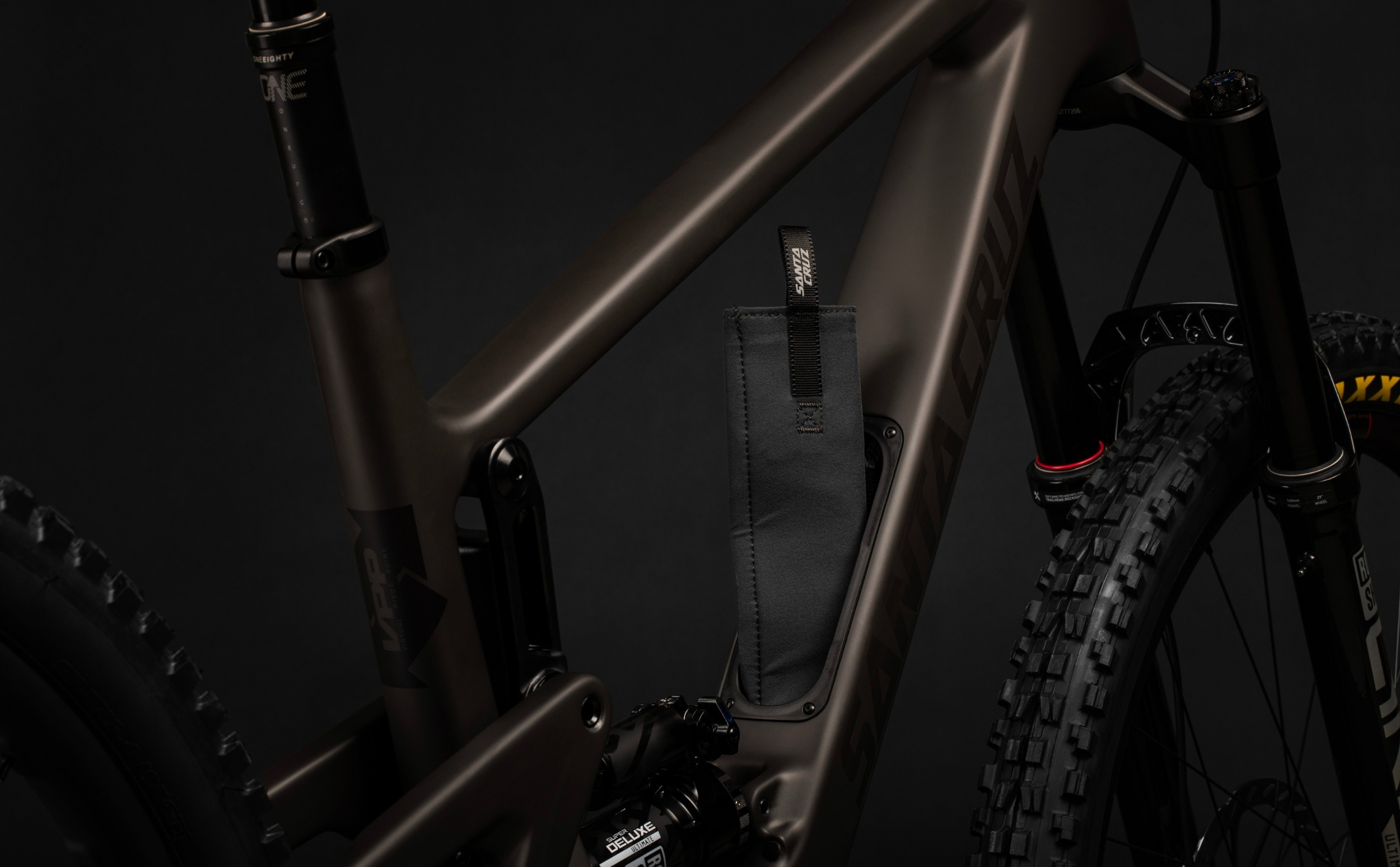 Santa Cruz Bronson 4 Carbon C R-Kit 2024 Details